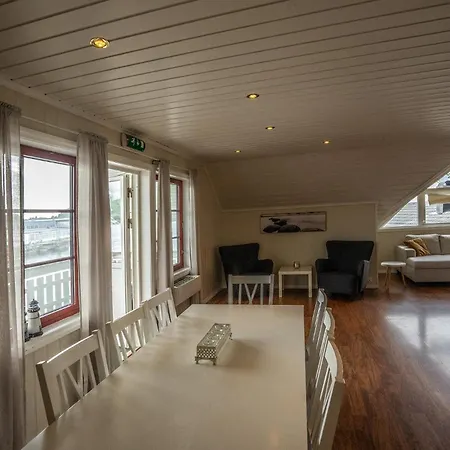 Seljevaagen Penthouse Lägenhet *