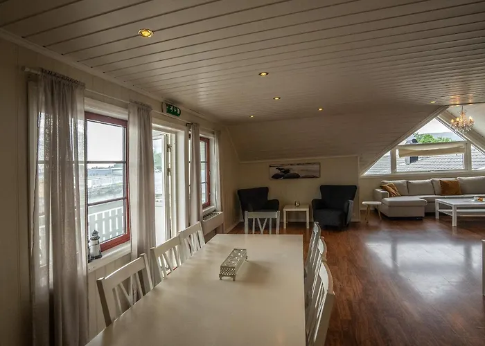 Seljevaagen Penthouse Lägenhet *